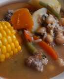 Cazuela de albóndigas y garbanzos