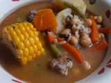 Cazuela de albóndigas y garbanzos