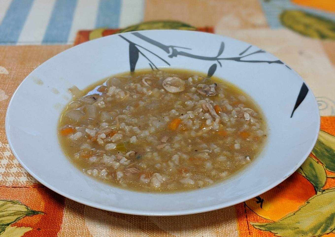 Sopa de arroz integral con chipirones y verduras