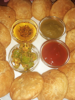 मूंग दाल खस्ता कचौड़ी हलवाई वाली(Mung daal khasta kachori Halwai wali recipe in Hindi) रेसिपी मुख्य फोटो