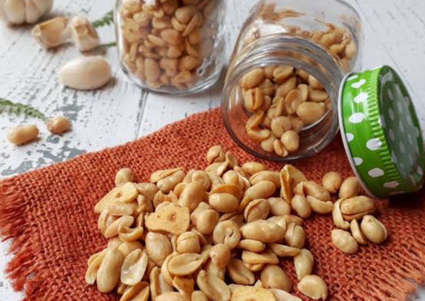 Kacang goreng renyah dan enak
