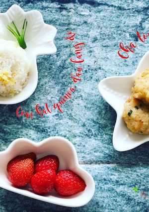 Hình của món Cơm hạt quinoa đậu lăng đỏ chả tôm thịt ức gà.
