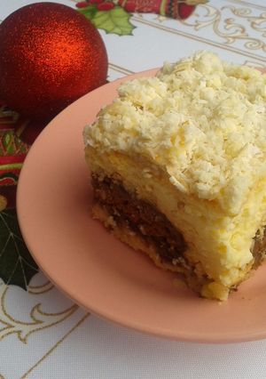 Zdjęcie przepisu Sernik raffaello z jogurtów greckich i piernikami.