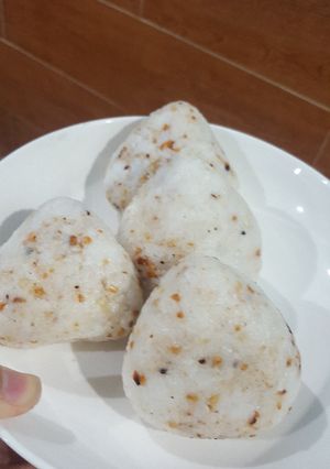 Hình của món Làm món Onigiri đậu phộng cho bé.
