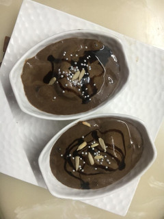 वीगन चॉकलेट आइसक्रीम (Vegan chocolate ice cream recipe in HIndi) रेसिपी मुख्य फोटो