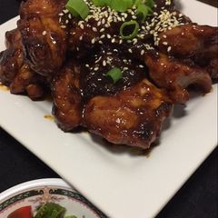 A picture of Honey Hoisin Sriracha Chicken.