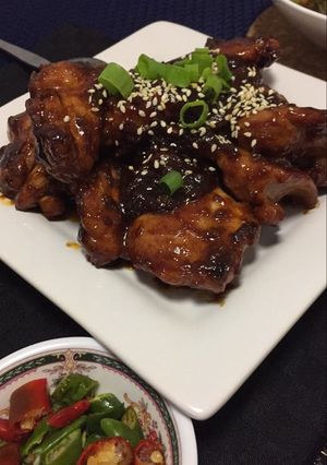 A picture of Honey Hoisin Sriracha Chicken.