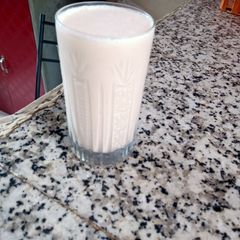 A picture of Apple and oats milk shake.