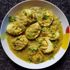 A picture of Egg Malai Curry.