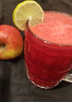 A picture of Apple n carrots juice.