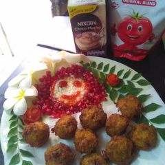 A picture of Maggie ke pakode with veggies.