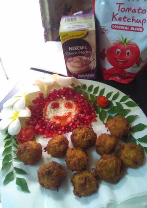 A picture of Maggie ke pakode with veggies.
