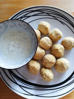 Foto di Polpettine di ceci con salsa yogurt 🍘🧡🍢🥳