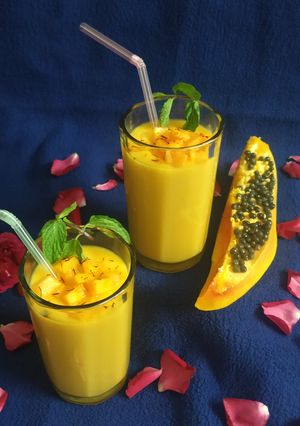 પપૈયા લસ્સી (Papaya Lassi Recipe In Gujarati) રેસીપી મુખ્ય ફોટો