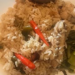 A picture of Chicken Rice (in ricecooker).