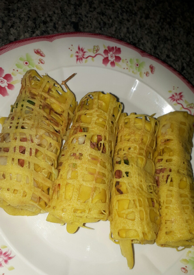 A picture of Net crepes (roti jala).