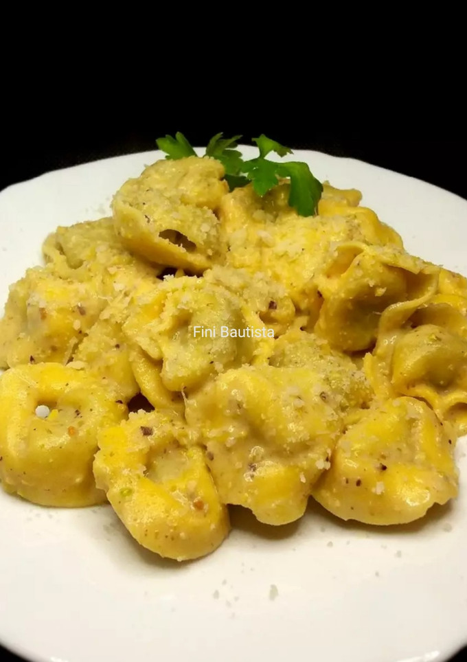 Una foto de Pasta tortellinis en salsa de pistachos