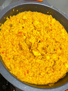 Una foto de Paella de carne