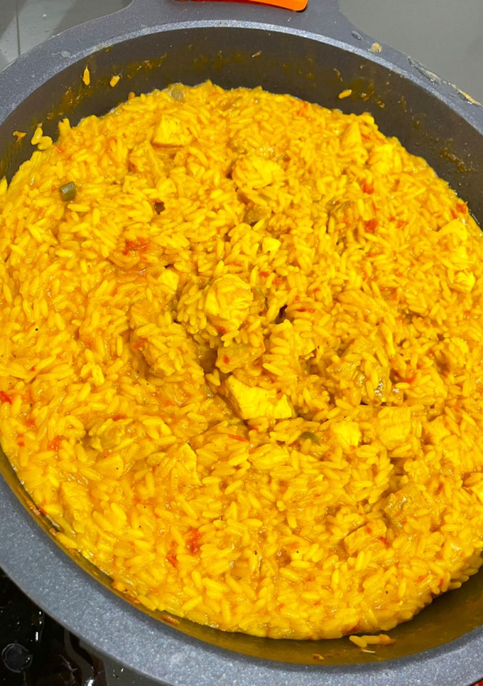 Una foto de Paella de carne