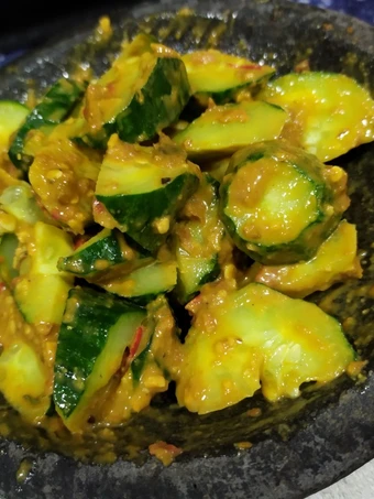 Cara Gampang Membikin Resep  Rujak Timun bumbu kacang yang Enak Banget, Enak