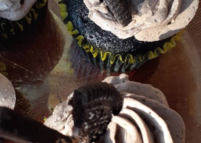 Recipe of Super Quick Homemade &#34;Dachoreo&#34; [dark chocolate and oreo] cupcakes