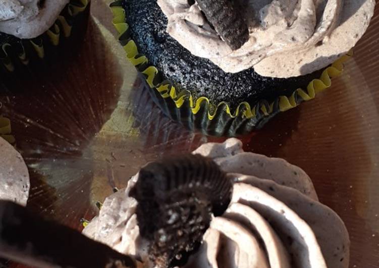 Step-by-Step Guide to Make Favorite &#34;Dachoreo&#34; [dark chocolate and oreo] cupcakes
