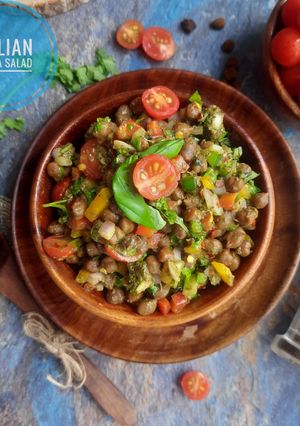 A picture of Italian Chana Salad.