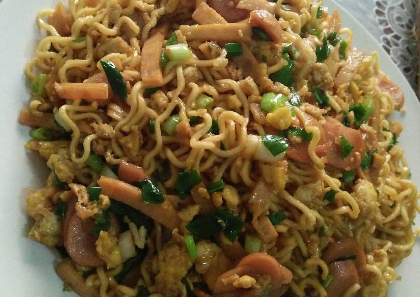 Cah Mie Ayam Sosis dan Ham ala Rumahan