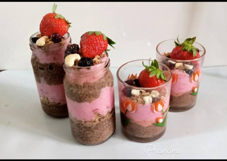 Recipe of Ultimate Chocolate chia seed parfait with strawberry yogurt