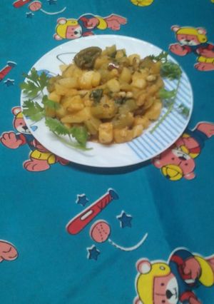 আলু  পটলের চচ্চড়ি (aloo potoler chorchori recipe in Bengali) রেসিপির প্রধান ছবি