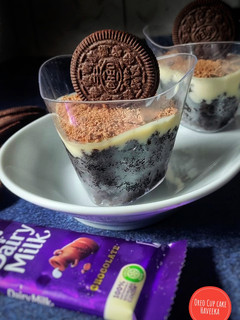 ओरिओ कप केक (क्रीमी डेझर्ट) (oreo cup cake recipe in marathi) रेसिपी चे मुख्य फोटो