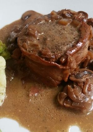 Una foto de Filete mignon en salsa de champiñones