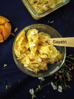 मैंगो बादाम कुल्फी (Mango badam kulfi recipe in Hindi) रेसिपी मुख्य फोटो
