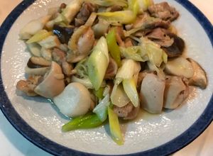 Foto resep Tumis Ayam Jamur Enoki & daun Bawang