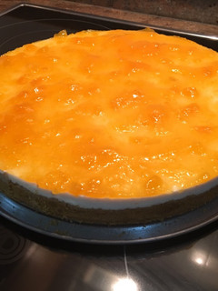 Una foto de Tarta de queso con mermelada de melocotón
