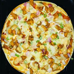 A picture of Chicken tikka pizza.