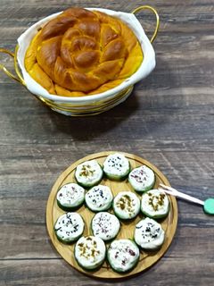 صورة لوصفة لبنة بصحن الخيار