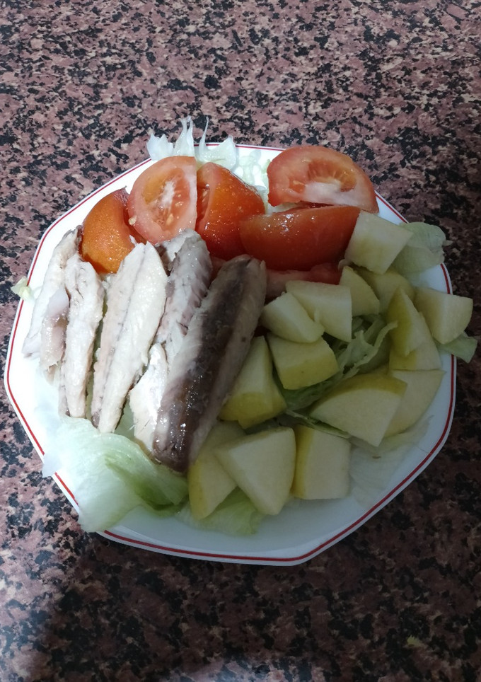 Una foto de Ensalada de caballa y manzana