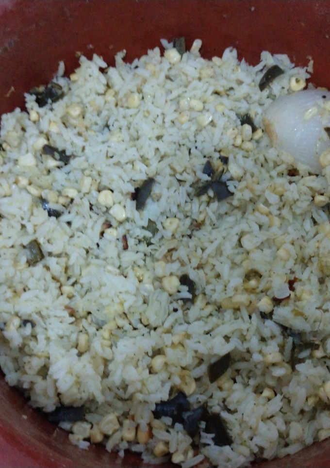 Una foto de Arroz Blanco Con Rajas y Elote 🌽