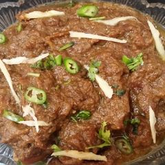 A picture of Black pepper Beef karahi.