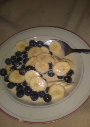 A picture of Berries & Nana's and Cream.