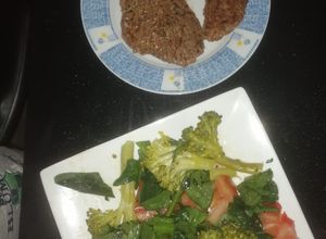 Una foto de Bife de nalga con ensalada mixta