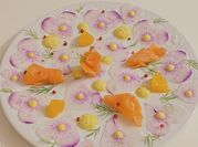 Une photo de carpaccio de radis