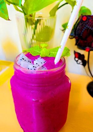 A picture of Pinky Dragon Fruit Smoothie.