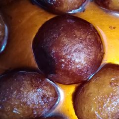 A picture of Bread gulab jamun.