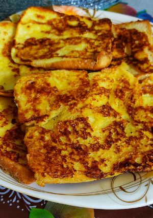 A picture of French Toast.