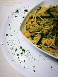 Spaghetti zafferano zucchine e gamberetti