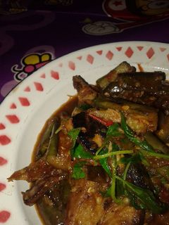 Foto resep Terong dan tongkol sambalado with kemangi endess