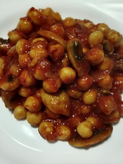 Una foto de Garbanzos con champiñones