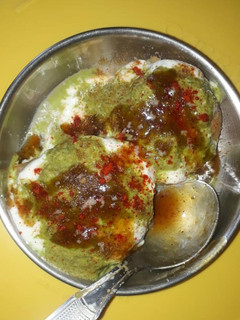 मूंग दाल के दही बड़े (Moong dal ke dahi bade recipe in Hindi) रेसिपी मुख्य फोटो